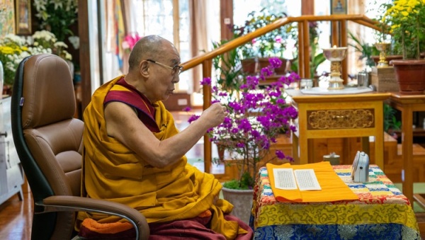 Phật tử Nga nghe Đức Dalai Lama thuyết pháp trực tuyến