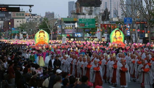 Đại lễ Phật đản được tổ chức tại các quốc gia như thế nào trước đại dịch?