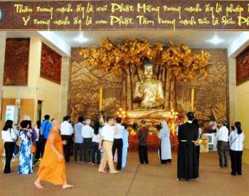 Đến thăm Pháp viện Minh Đăng Quang (1)