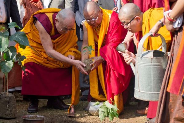 Đức Dalai Lama: “Thế giới cần liên kết hành động trước biến đổi khí hậu”