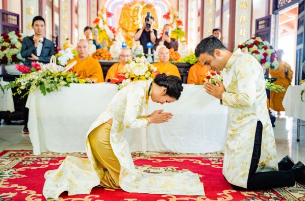 Suy nghiệm lời Phật: Vợ chồng phải cung kính nhau