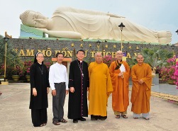Tòa Giám mục Mỹ Tho chúc mừng Đại lễ Phật Đản năm 2018