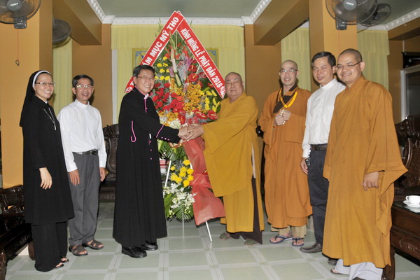 Tòa Giám mục Mỹ Tho chúc mừng Đại lễ Phật Đản năm 2018