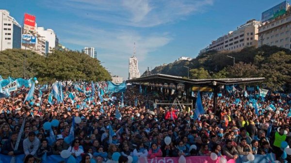 Kitô hữu Argentina biểu tình chống dự luật hợp pháp hóa việc phá thai