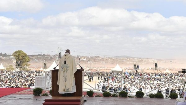 ĐGH Phanxicô cử hành Thánh lễ với một triệu người dân Madagascar