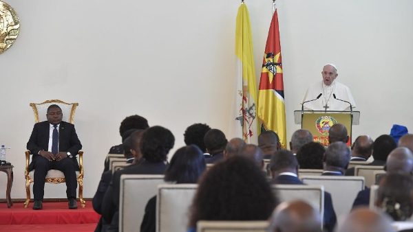 ĐGH Phanxicô gặp các cấp chính quyền, đại diện xã hội dân sự và ngoại giao đoàn tại Mozambique