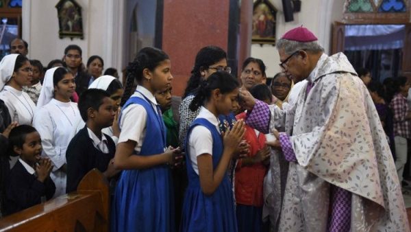 Trường Công giáo ở Mumbai bị đe dọa vì không nhận quá số lượng học sinh