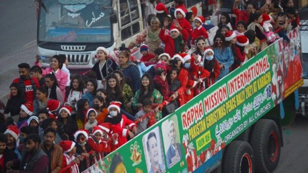 Chuyến xe lửa đặc biệt mang sứ điệp hòa bình của Giáng sinh cho Pakistan