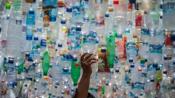 LHQ muốn các nhóm tín ngưỡng giúp chống lại ô nhiễm do rác nhựa
