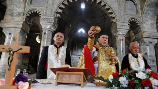 Thánh lễ “giao hòa” đầu tiên trong nhà thờ Công giáo Syro của Mosul sau cuộc xung đột