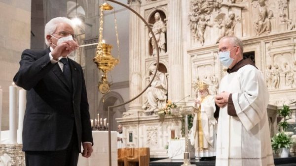 Tổng thống Ý viếng đền thánh Đức Mẹ Loreto và cầu nguyện cho hòa bình