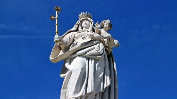 Những vụ tấn công mới vào Công giáo Hoa Kỳ: tượng Chúa Giêsu bị chặt đầu, tượng Đức Mẹ bị sơn đỏ