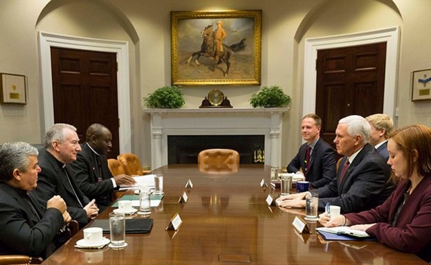 Phó Tổng thống Mỹ thảo luận với ĐHY Quốc vụ khanh