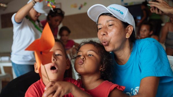 Hơn 300 ngàn trẻ em Venezuela ở Colombia cần hỗ trợ nhân đạo