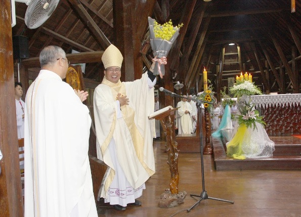 Thánh lễ tạ ơn kỷ niệm 11 năm Giám mục của Đức cha Vinh Sơn Nguyễn Văn Bản