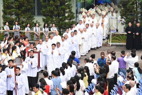 Thánh lễ Truyền chức Giám mục cho Cha Luy Nguyễn Anh Tuấn