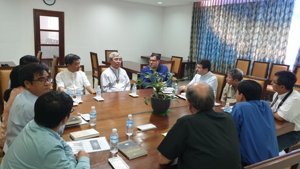 Cha Tổng quyền Dòng Scalabrini thăm Văn phòng Hội đồng Giám mục Việt Nam