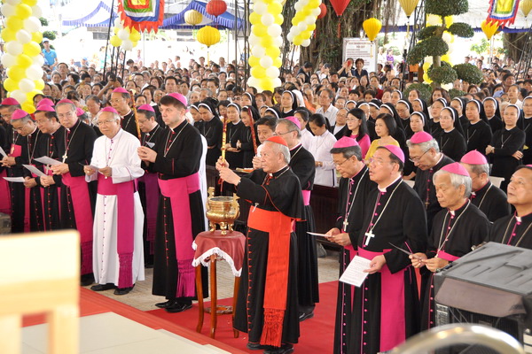 Hội đồng Giám mục Việt Nam hành hương kính các Thánh tử đạo tại Ba Giồng