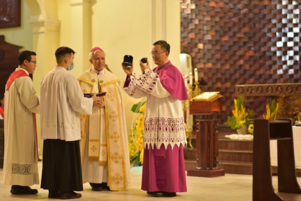 Nghi thức tuyên xứng đức tin của Đức tân Giám mục Giuse Đỗ Quang Khang