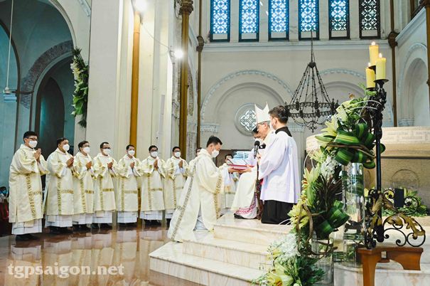 Thánh lễ truyền chức Phó tế tại Nhà thờ Chính tòa Đức Bà Sài Gòn ngày 28.03.2022