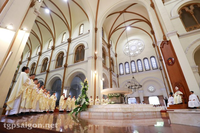 Thánh lễ truyền chức linh mục ngày 24.06.2022 tại Nhà thờ Chính tòa Sài Gòn