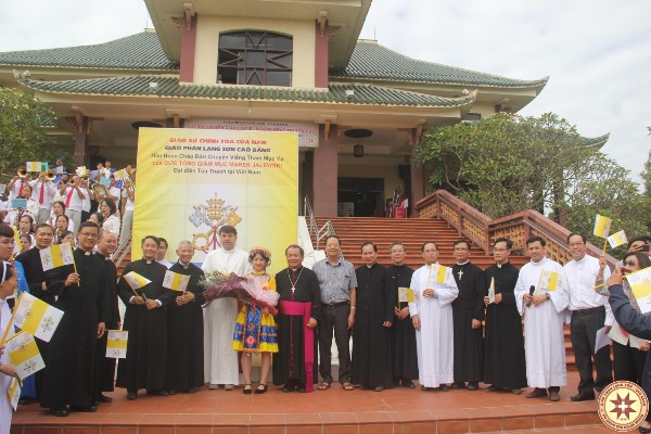 Đức TGM Đại diện Tòa Thánh thăm GP Lạng Sơn Cao Bằng và cử hành Thánh lễ Khánh nhật Truyền giáo