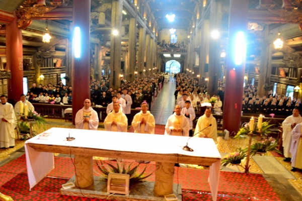 Phái đoàn Bộ Ngoại Giao của Tòa Thánh thăm Giáo phận Phát Diệm