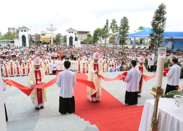 Thánh lễ bế mạc Đại hội XIV HĐGMVN và làm phép Trung tâm Mục vụ GP Hải Phòng