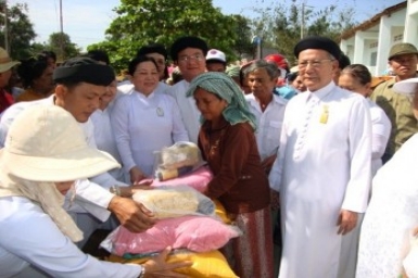 Công tác từ thiện cho đồng bào sắc tộc Tà Mun - Bình Phước