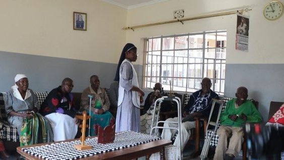 Các Nữ tu Biển Đức ở Kenya khôi phục phẩm giá cho người cao tuổi