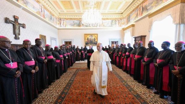 Các giám mục Nigeria nói với Đức Giáo hoàng: Người dân của chúng con đang chết dần chết mòn