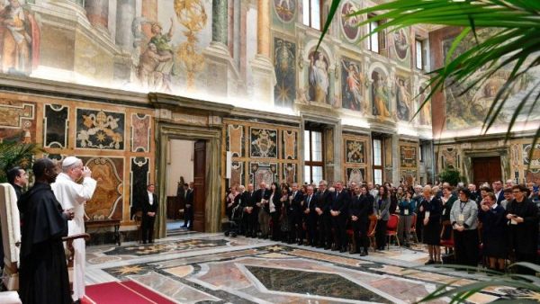 Đức Giáo hoàng: Mỗi Kitô hữu được mời gọi đón tiếp và quan tâm đến những người yếu thế