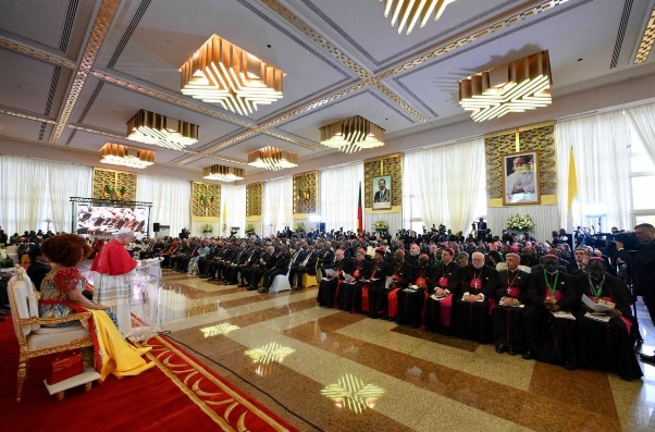 [Tông du Camerun] ĐGH Lêô XIV gặp gỡ chính quyền, xã hội dân sự và ngoại giao đoàn