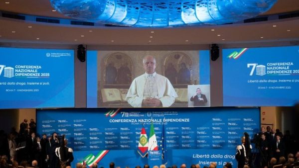 ĐGH Lêô XIV kêu gọi trợ giúp và giáo dục giới trẻ thoát khỏi tình trạng ‘nghiện ngập’