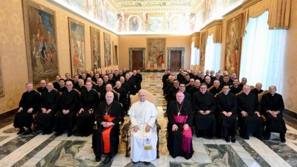 ĐGH Lêô XIV: quyền lãnh đạo trong đời tu không phải là thống trị nhưng là phục vụ