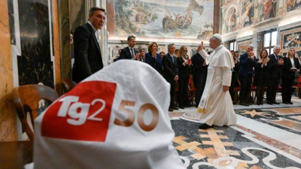 Đức Giáo hoàng kêu gọi các nhà báo giúp thế giới nhận ra khuôn mặt của chiến tranh