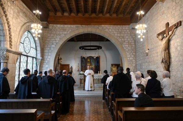 Đức Giáo hoàng gặp gia đình Augustinô miền Catalonia