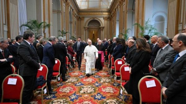 Đức Giáo hoàng: Thực thi công lý trong tòa án Giáo hội cân bằng giữa công lý và bác ái