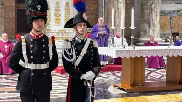 ĐHY Parolin: Xin Chúa dẹp yên vũ khí và hòa giải nhân loại