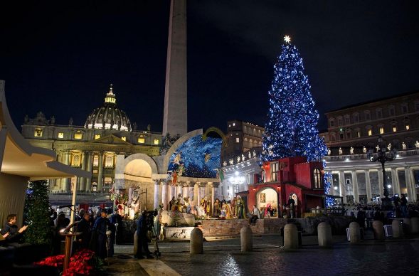 Khánh thành Hang đá và cây thông Giáng sinh tại Quảng trường Thánh Phêrô