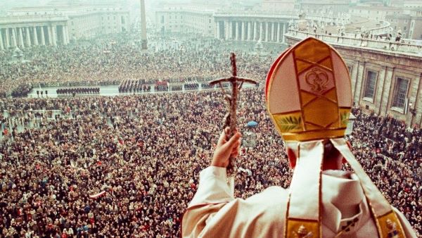 Vatican số hóa kho lưu trữ ảnh về Thánh Gioan Phaolô II