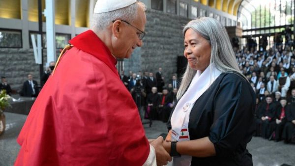 Chứng từ cảm động của Loren Capobres, người di dân phục vụ người di dân