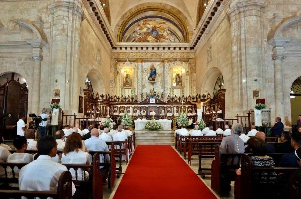 Cuba thiếu điện, các nhà thờ phải tiết kiệm bánh lễ