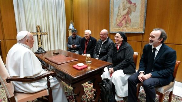 Trong di chúc, ĐGH Phanxicô để lại tiền để mua các xe cứu thương cho Ucraina