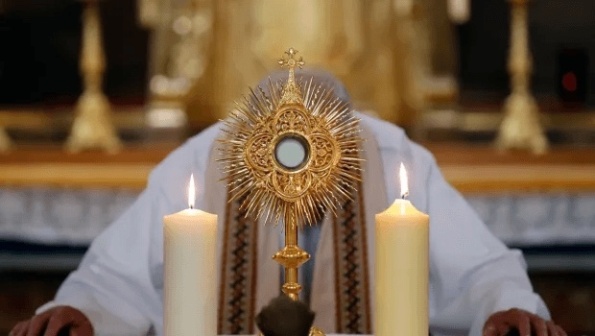 Bốn vị Thánh Dòng Cát Minh dẫn dắt chúng ta đến với Bí tích Thánh Thể