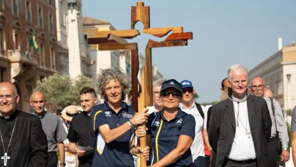 Hiệp hội thể thao Vatican mang Thánh giá Olympic đến Thế vận hội Mùa đông Milan