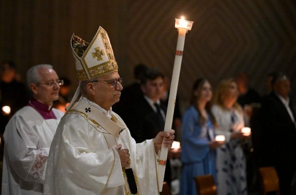 Thánh Lễ Vọng Phục Sinh: Nhiều tảng đá hận thù cần được lăn đi