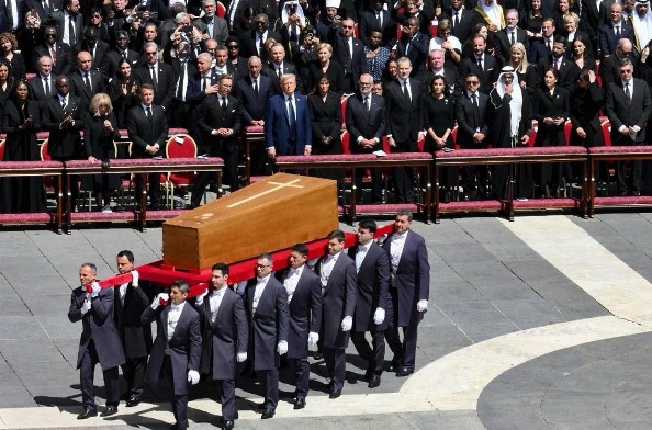 Tòa Thánh công bố các thư chia buồn về sự ra đi của ĐGH Phanxicô