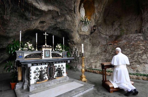 Hiệp thông với Đức Giáo hoàng lần hạt Mân Côi vào ngày 30/05 cầu cho hòa bình