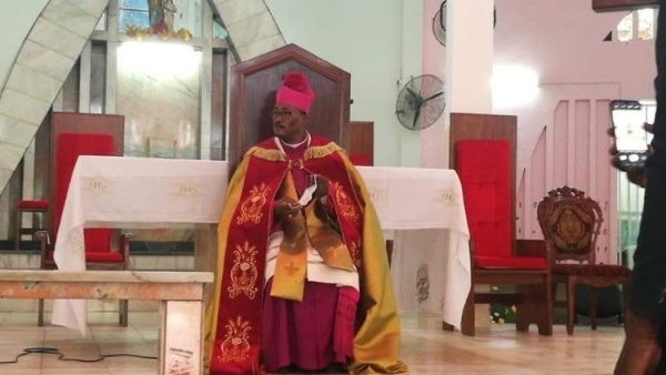 Giám mục Angola kêu gọi không 